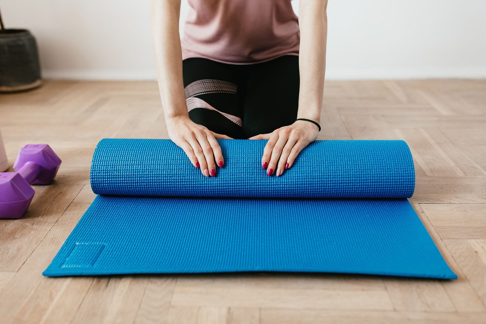 Pilates mat exercises for the lower body are a great way to strengthen some major muscles. (Photo by Karolina Grabowska via pexels)
