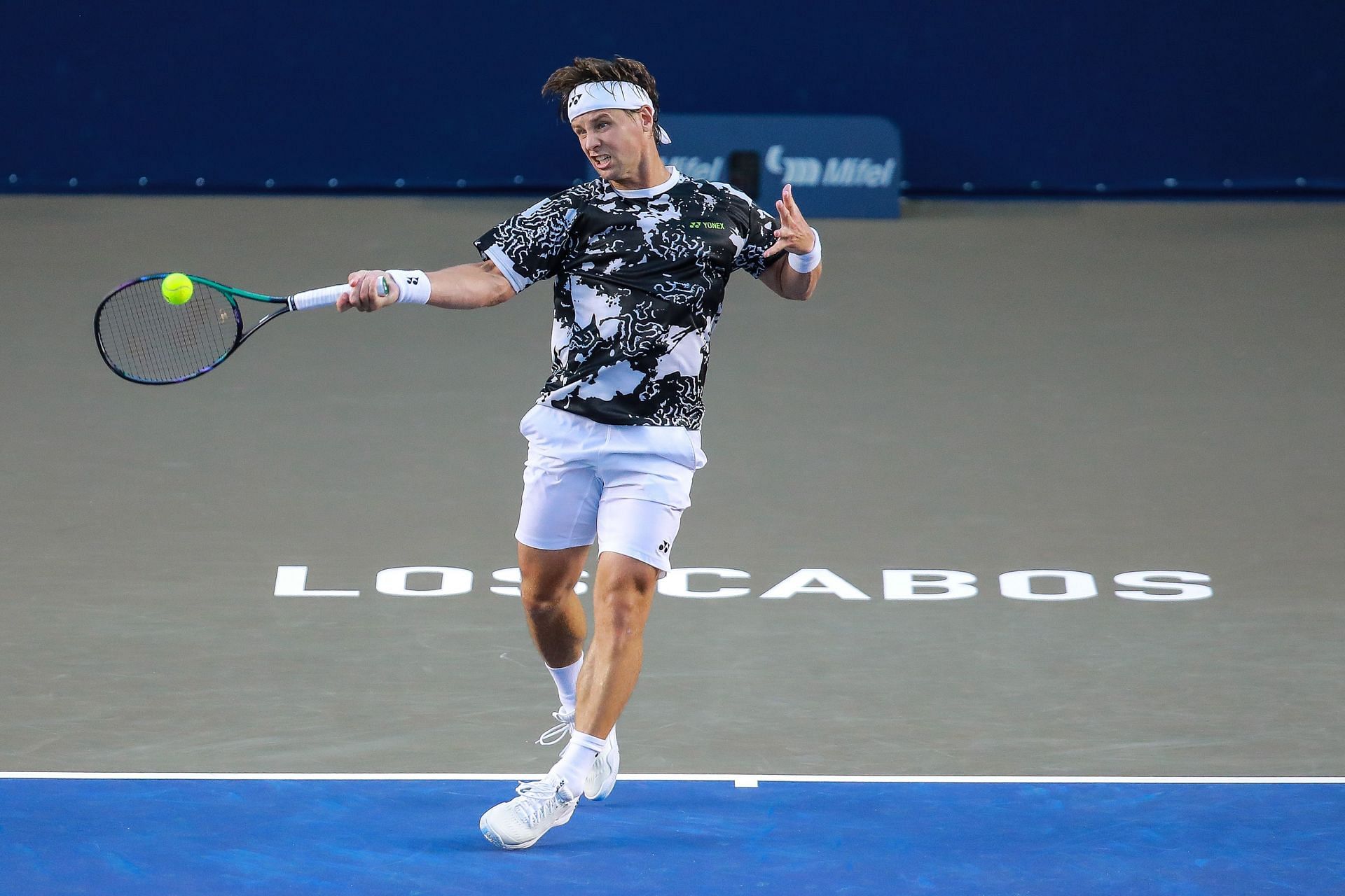 Berankis in action at the Mifel ATP Los Cabos Open 2022