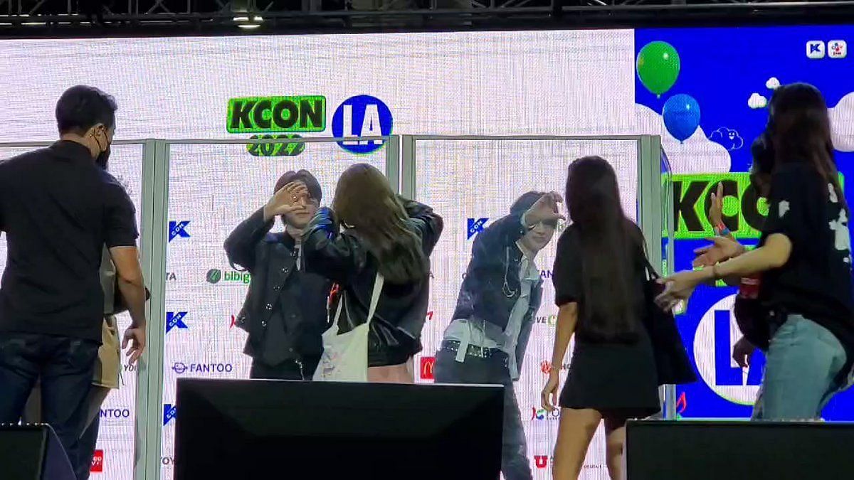 ENHYPEN fans frustrated at an ENGENE's behavior at KCON hi-touch event