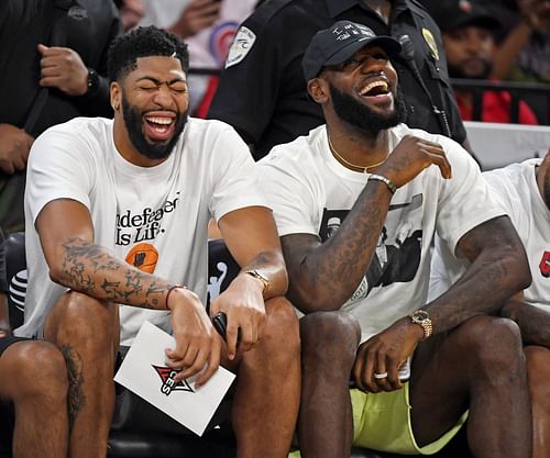 James and Davis in attendance for a WNBA playoff game