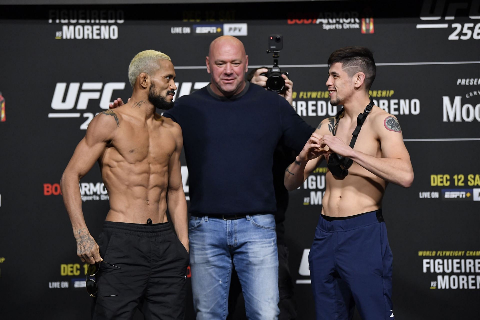 Deiveson Figueiredo (left), Dana White (middle) and Brandon Moreno (right)