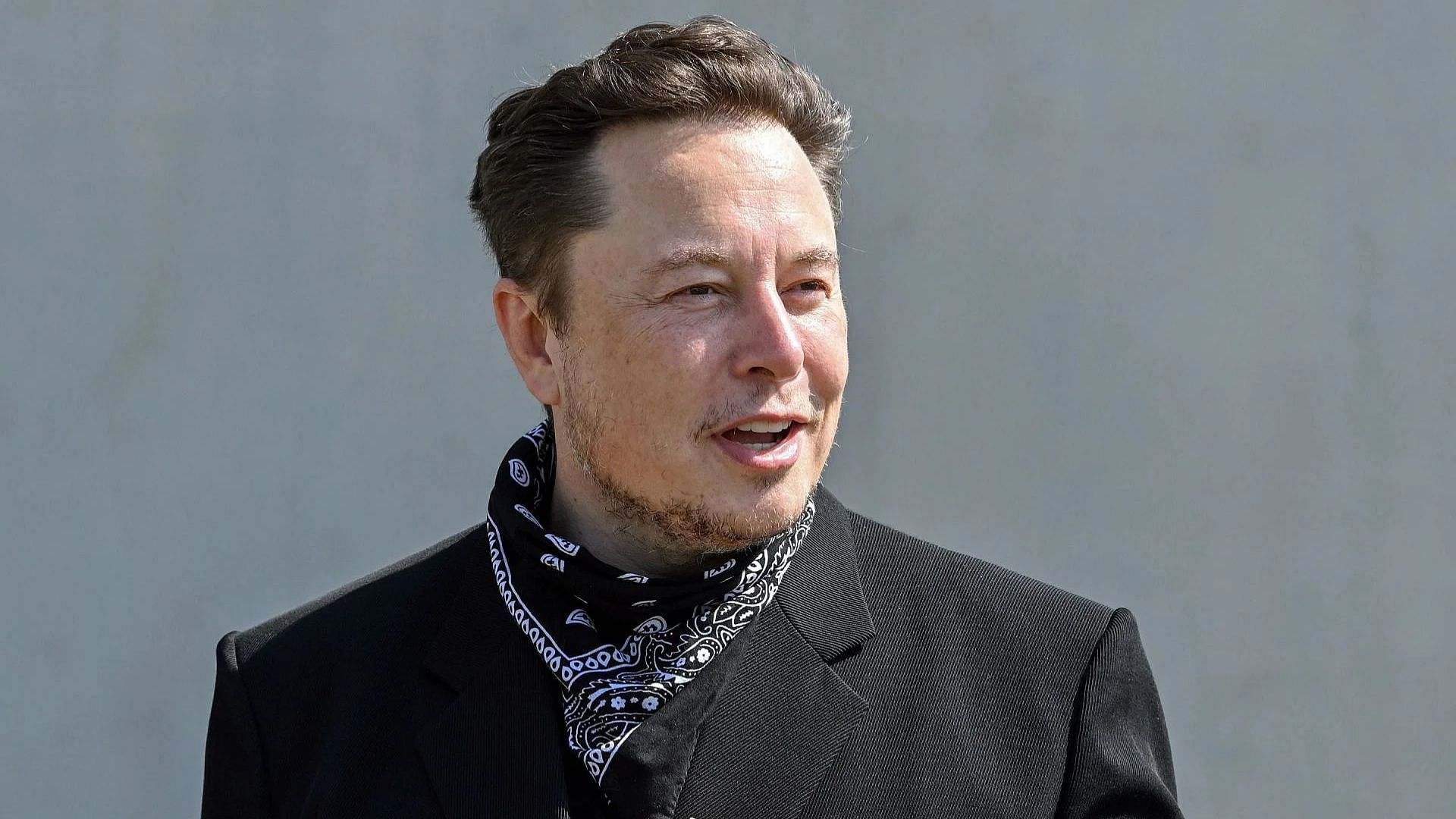 Elon Musk claims to have dropped 20 pounds. (Image via Patrick Pleul/Picture Alliance/Getty Images)