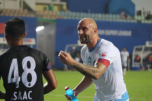 Jamshedpur FC skipper Peter Hartley in action against Odisha FC in ISL 2021-22 (Image Courtesy: Peter Hartley Instagram)