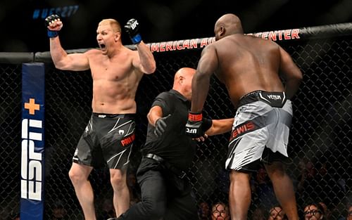 Sergei Pavlovich's fight with Derrick Lewis may have been stopped too early