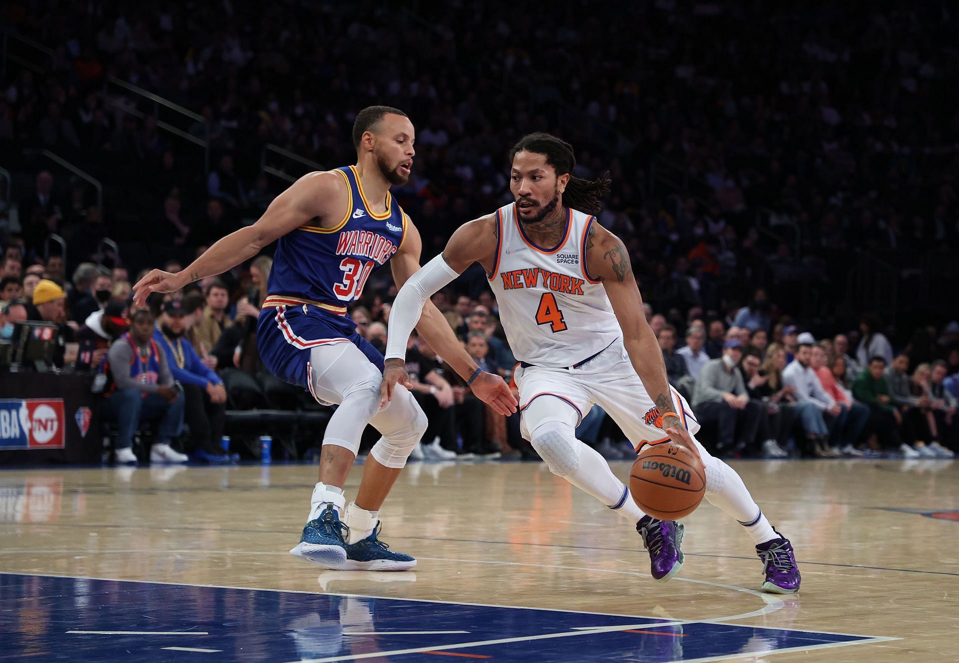 Derrick Rose of the New York Knicks against Steph Curry of the Golden State Warriors