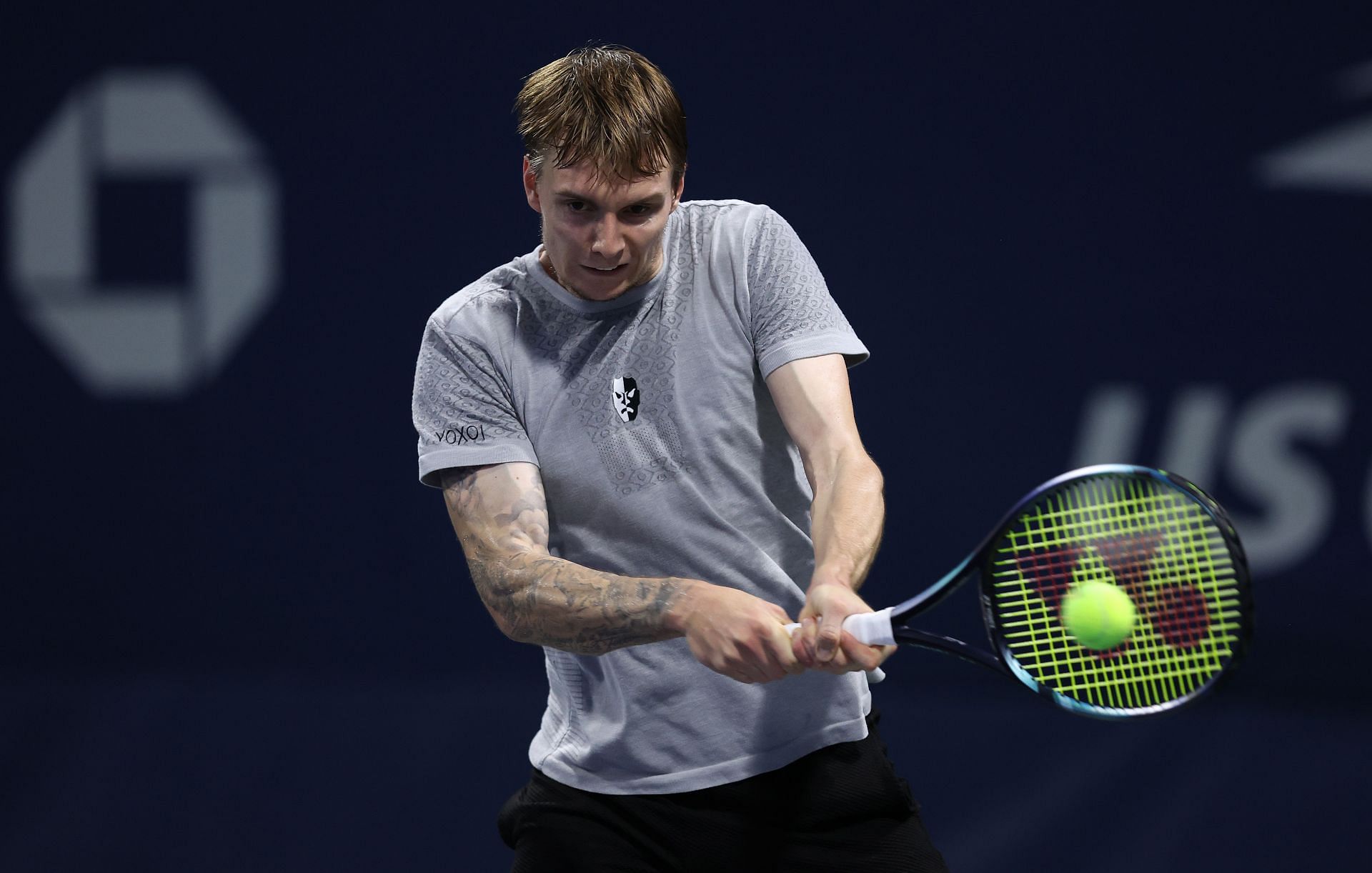 Alexander Bublik plays a backhand against Hugo Gaston at the 2022 US Open - Day 1