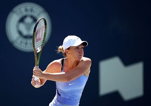 Simona Halep in action at the 2022 Canadian Open