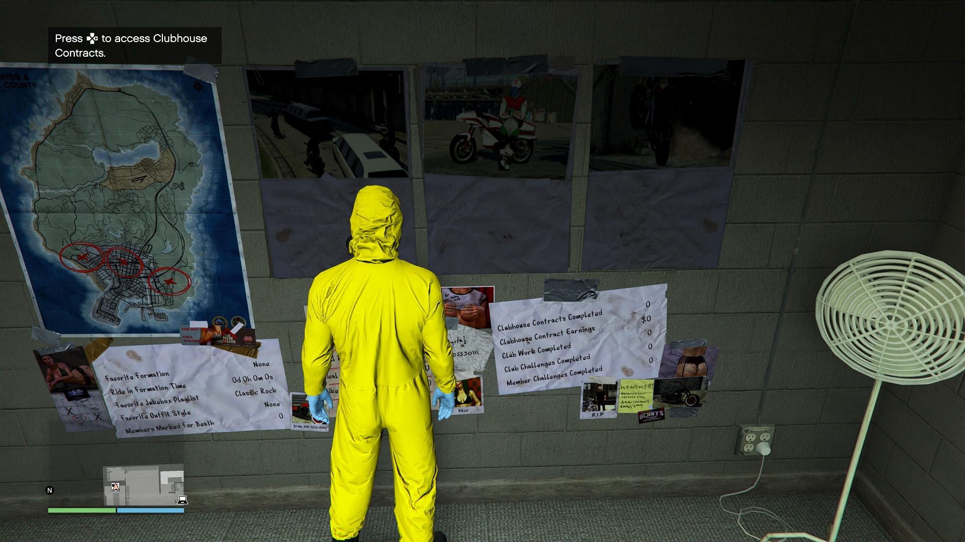 This bulletin board is where you start Clubhouse Contracts (Image via Rockstar Games)