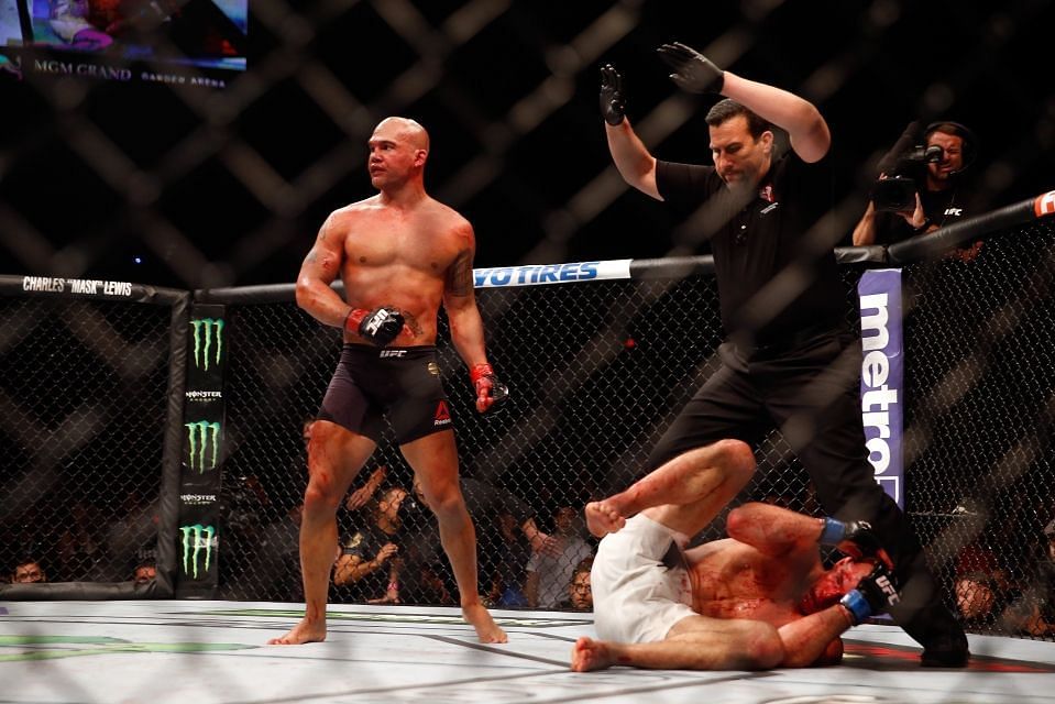 Robbie Lawler outlasted Rory MacDonald in one of the greatest title bouts in UFC history