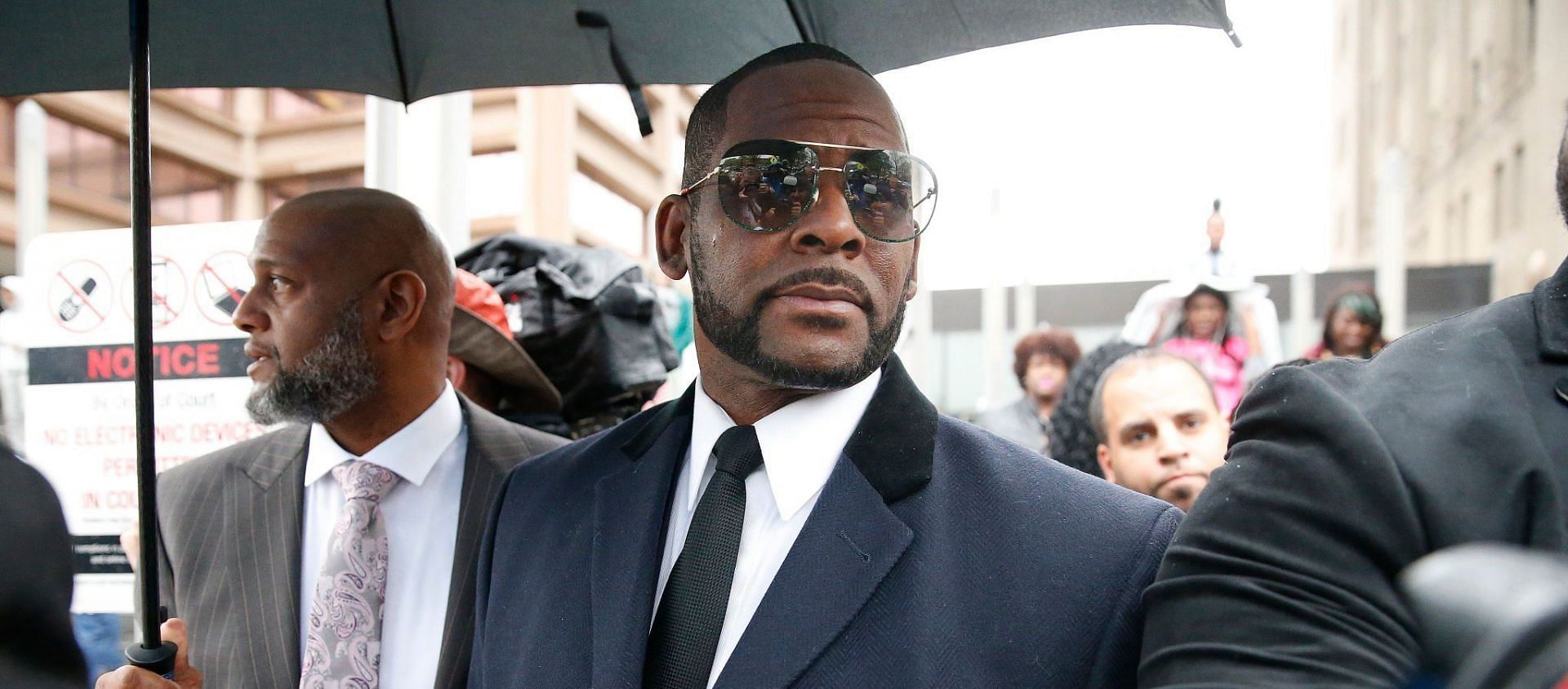 Social media users condemned R Kelly following his goddaughter&#039;s revealing testimony against the singer (Image via Getty Images)