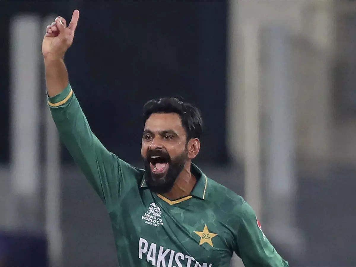 विकेट लेने को खुशी मनाते पाकिस्तान के मोहम्मद हफीज