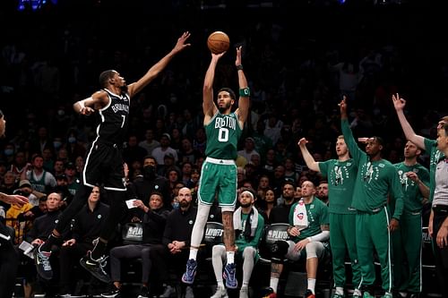 Kevin Durant (7) and Jayson Tatum (0).