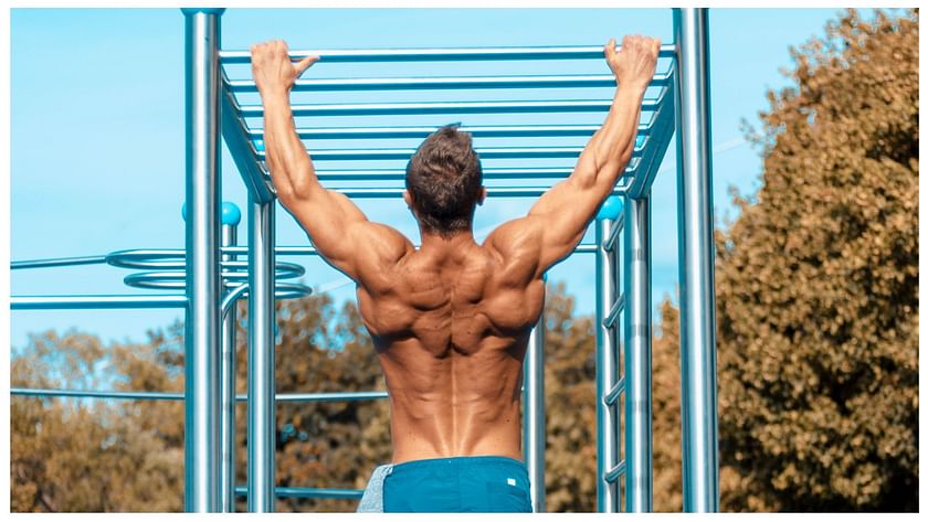 5 Best Pull-Up Bar Exercises for Abs