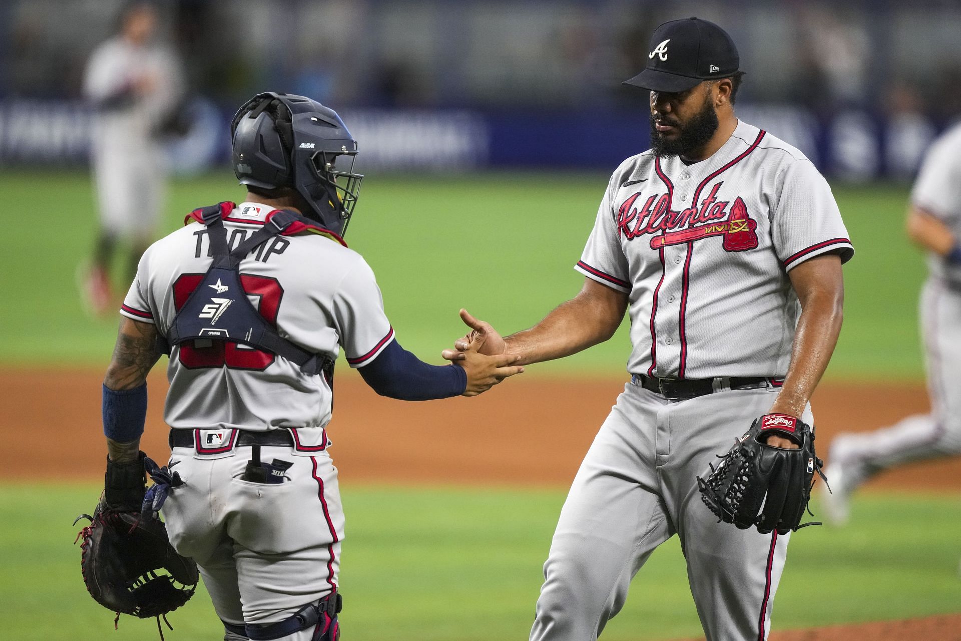 Kenley Jansen closes it out for the Atlanta Braves in the 9th