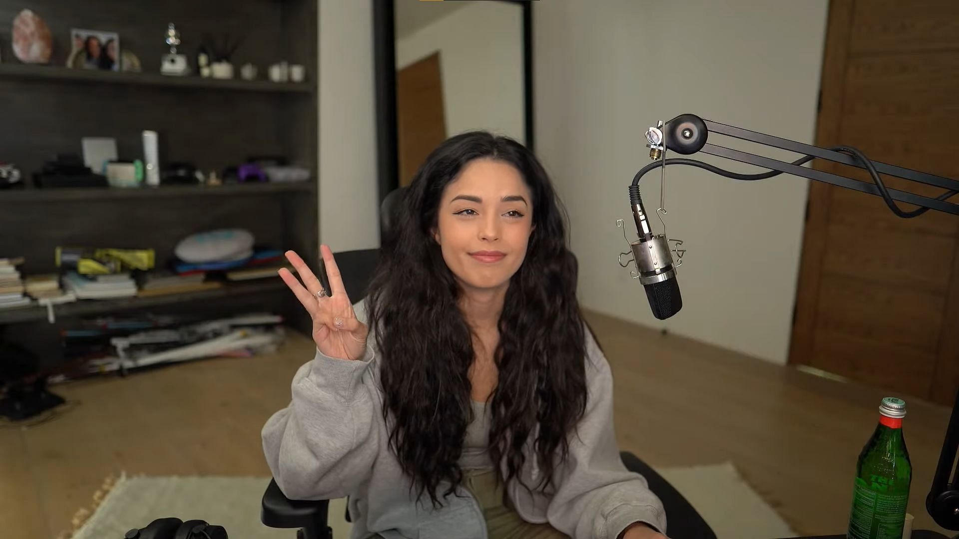 Valkyrae giving life advice to fans(Image via Valkyrae/YouTube)