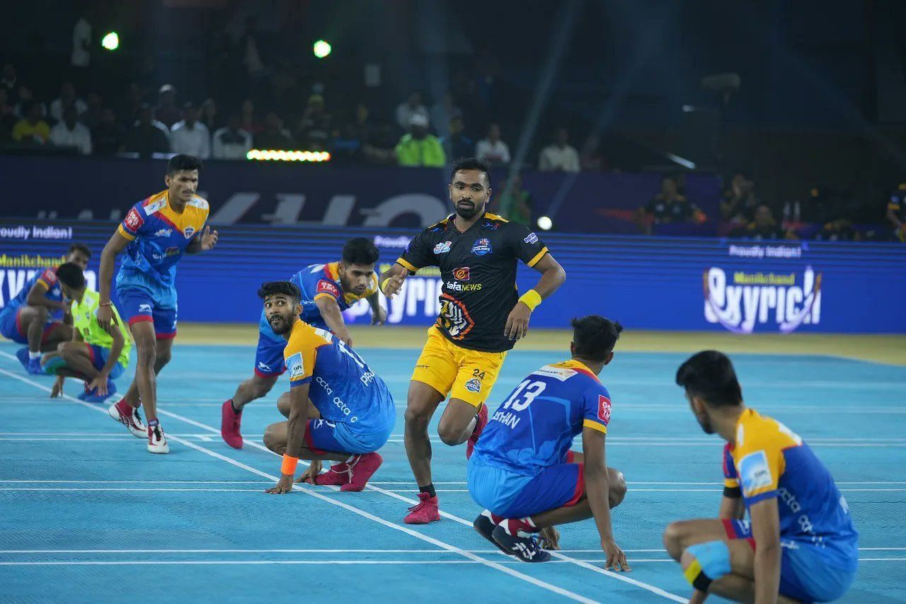 Durvesh Salunke&#039;s best efforts in defense couldn&#039;t save Mumbai from a defeat. (Image Courtesy: Mumbai Khiladis Twitter)
