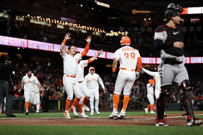 Brandon Crawford's walk-off among top GIFs