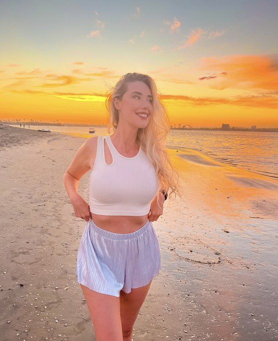 Photo WWE legend Mick Foley's daughter Noelle Foley references AEW