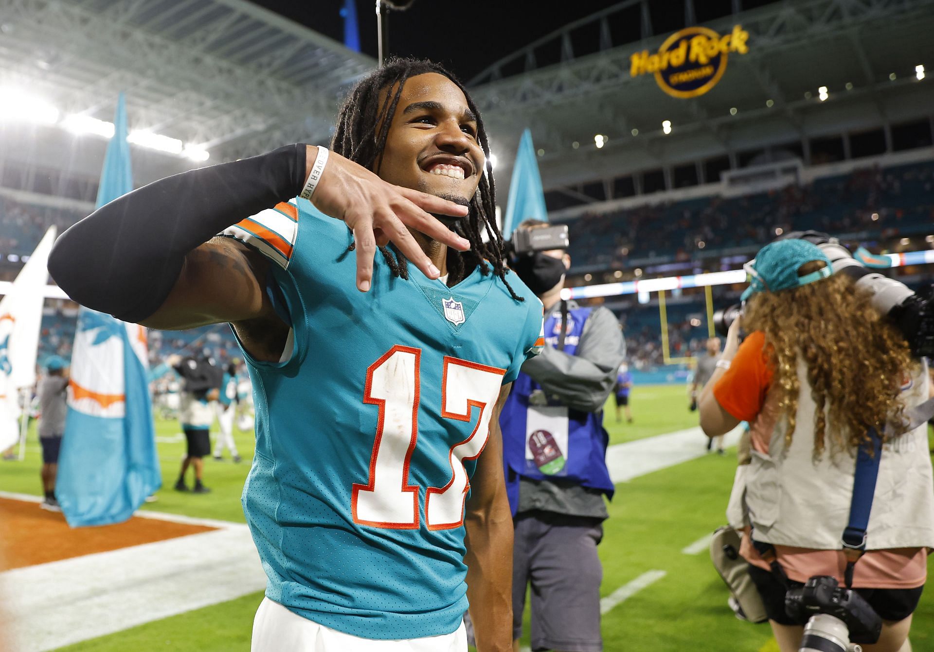 Tua Tagovailoa and Tyreek Hill make classy gesture after Dolphins fan  killed in crash - Football - Sports - Daily Express US