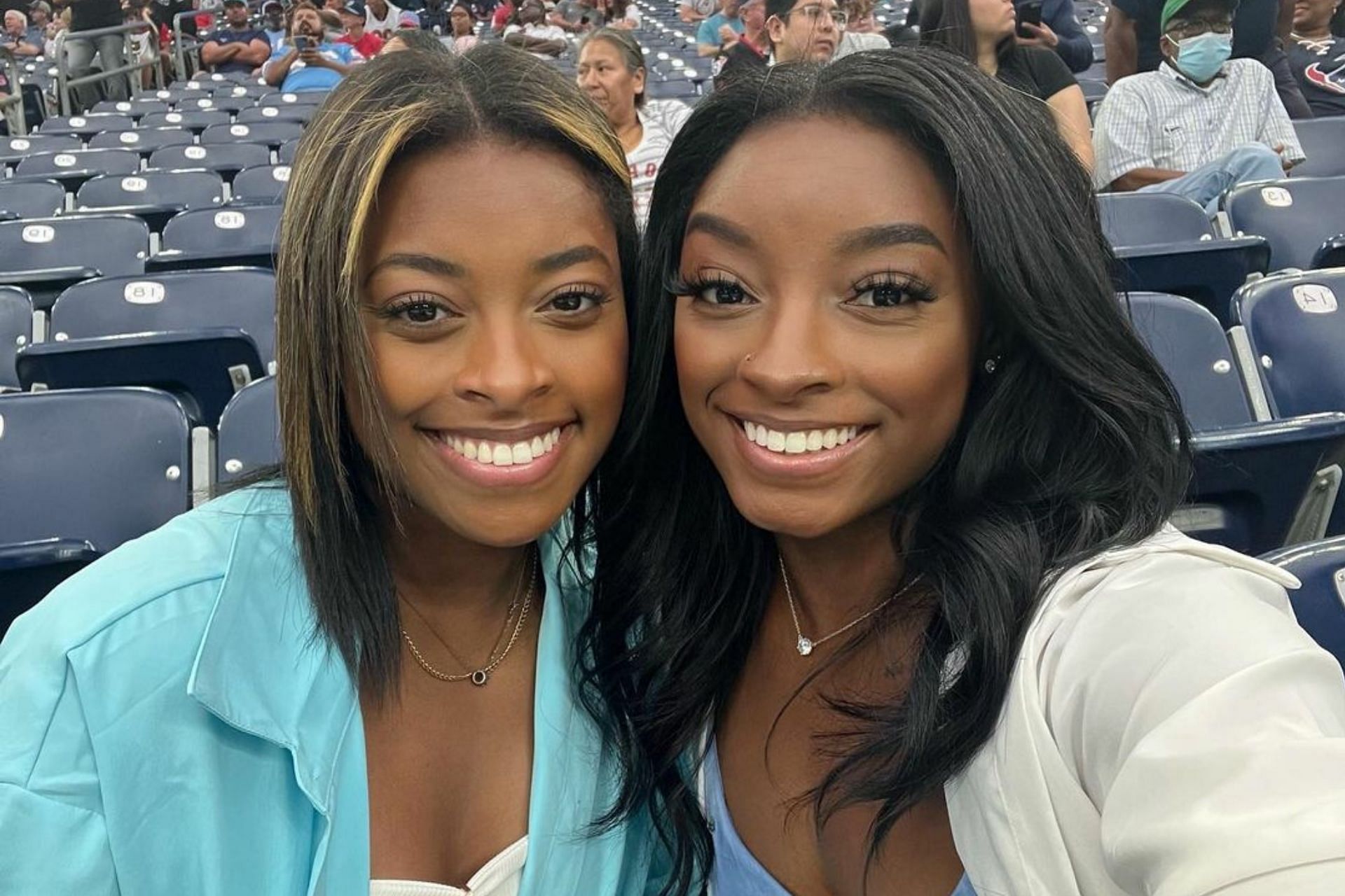 Adria Biles is a spitting image of her sister (Image via Simone Biles; Twitter).