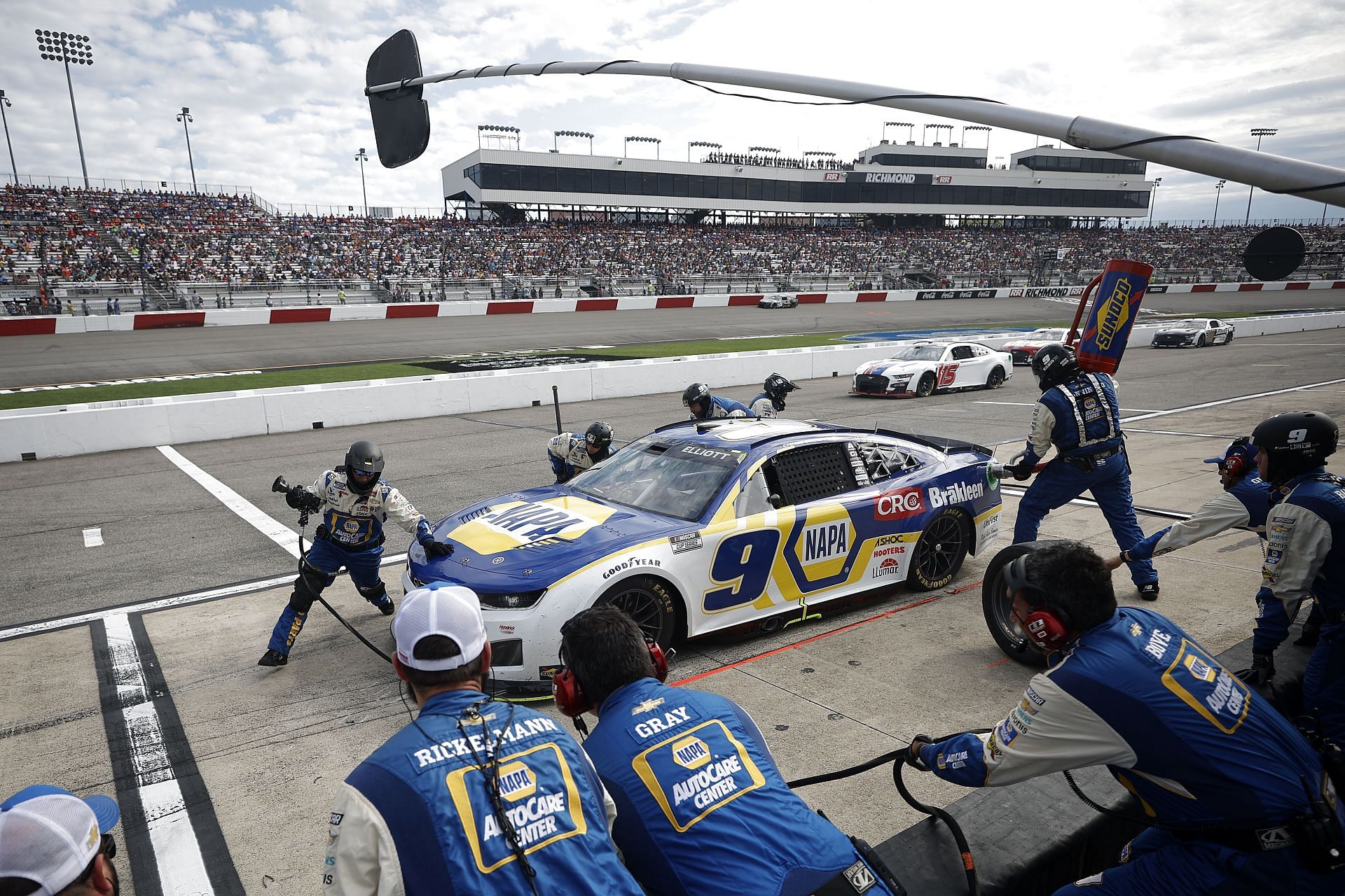 Chase Elliott pits during the 2022 NASCAR Cup Series Federated Auto Parts 400 at Richmond Raceway on August 14, 2022 in Richmond, Virginia. (Photo by Chris Graythen/Getty Images)