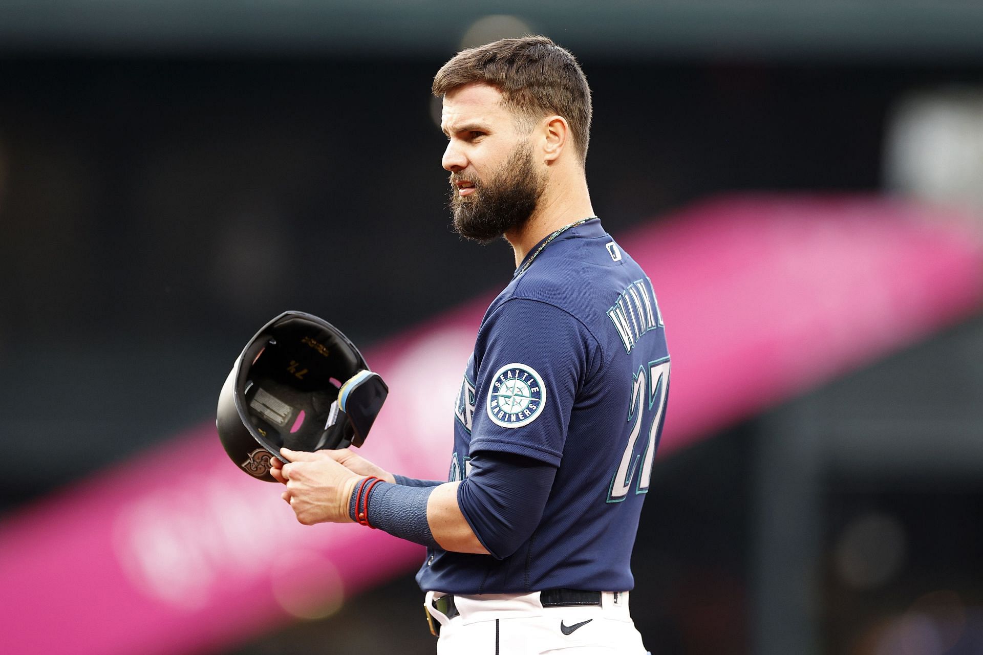 Happy flight - Jesse Winker throws shade at New York Yankees for losing  series to Mariners after going back and forth with home team fans in Bronx