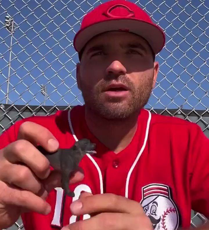 Reds GM says Votto's surgery 'a little more than expected