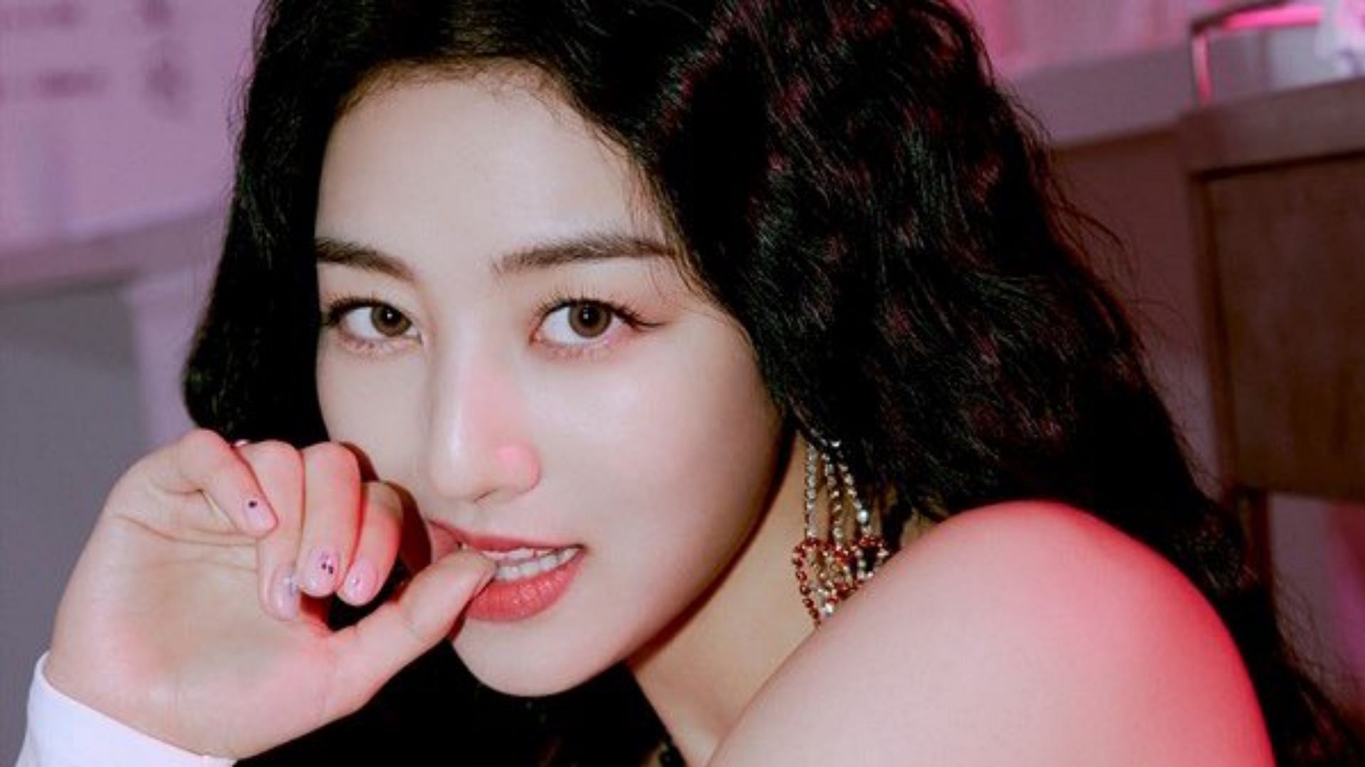 TWICE&#039;s Jihyo concept photo (Image via JYP Entertainment)