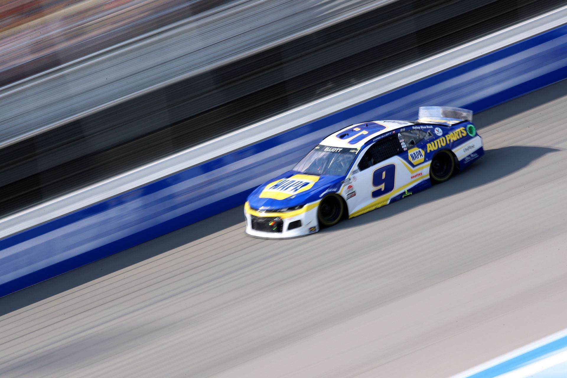 Chase Elliott drives during the NASCAR Cup Series FireKeepers Casino 400 at Michigan International Speedway (Photo by Sean Gardner/Getty Images)