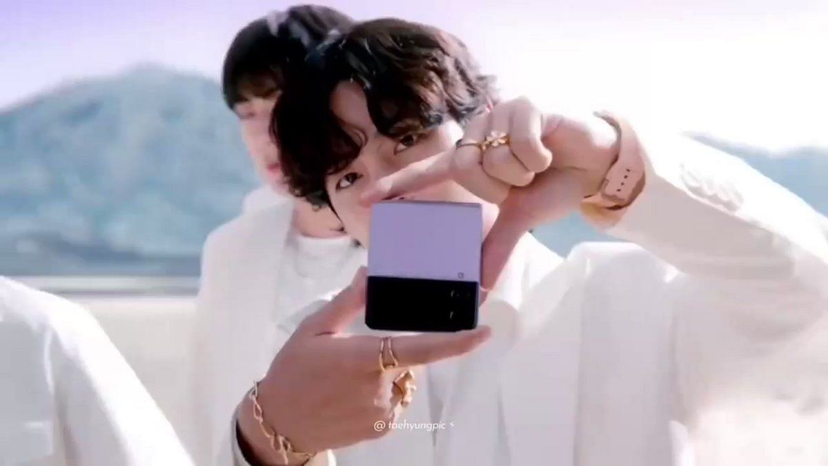BTS V shines in the posters of Samsung's new 'Bora Purple' edition