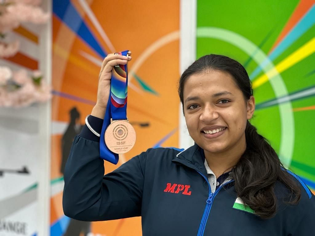 Sift Kaur with her bronze medal won at ISSF Senior World Cup 2022