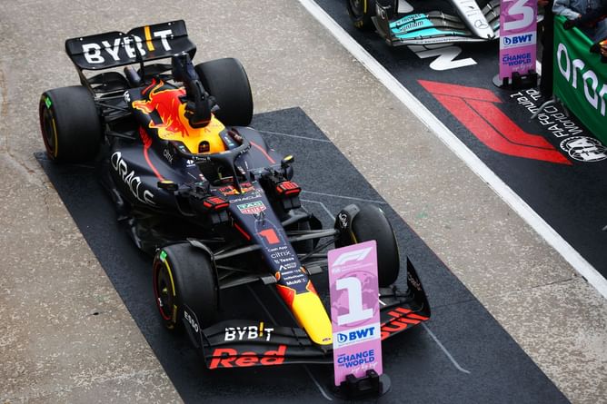 "He was on fire, even with his spin"- Max Verstappen 'absolutely supreme' at 2022 F1 Hungarian GP, says Red Bull boss