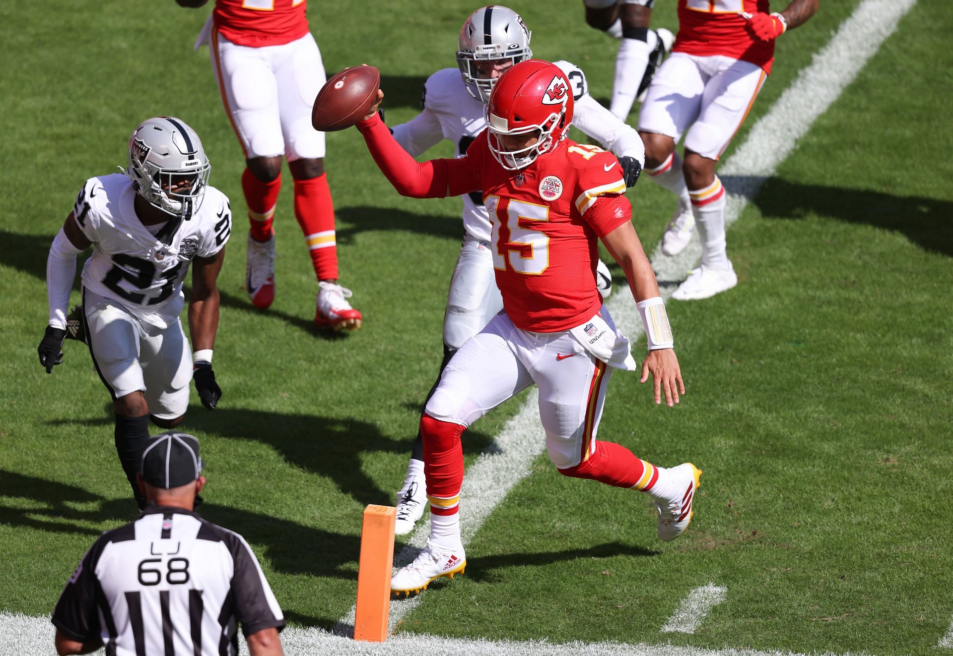 Patrick Mahomes in a Las Vegas Raiders v Kansas City Chiefs game