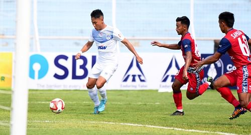 Udanta Singh (L) of Bengaluru FC in action against Jamshedpur FC in the 2022 Durand Cup at the Kishore Bharati Krirangan. (Image Courtesy: Bengaluru FC Twitter)