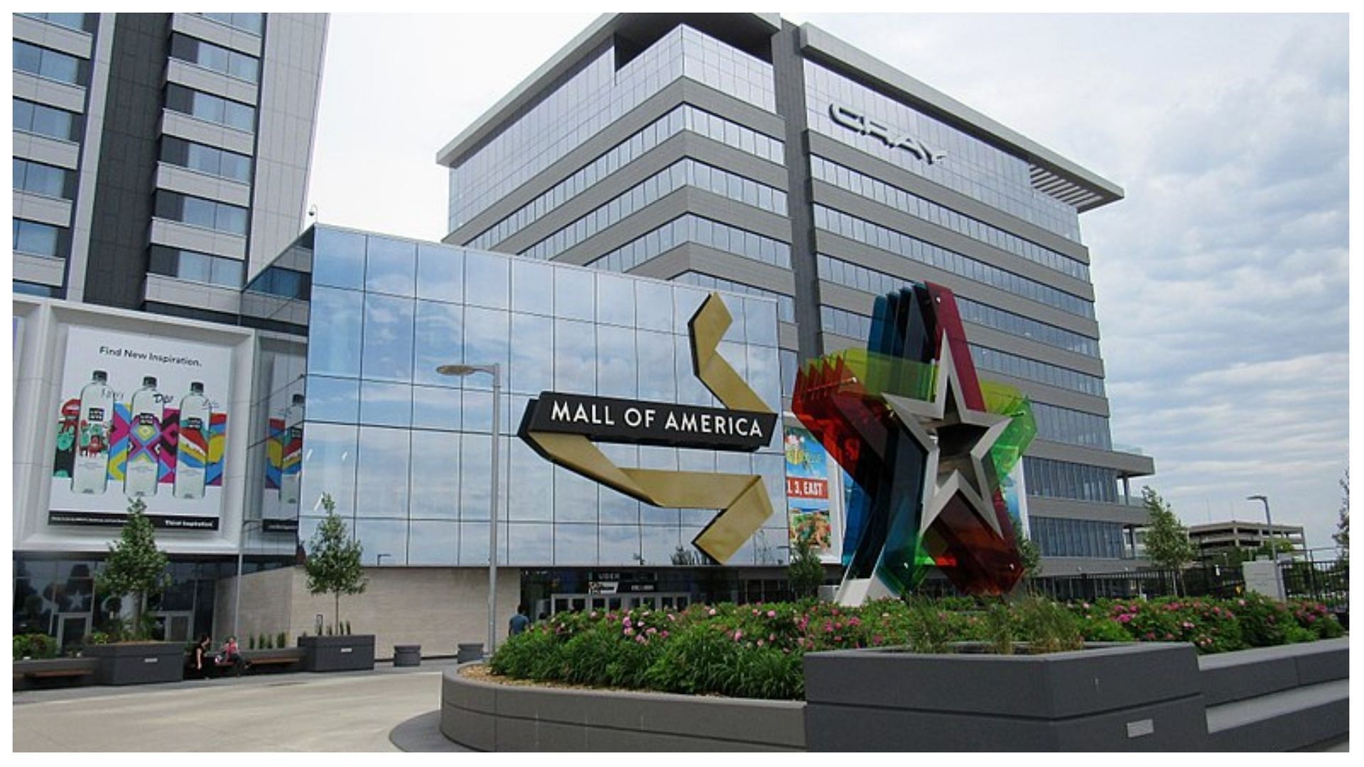 Minnesota&#039;s Mall of America (image via farragatful/Wikipedia)
