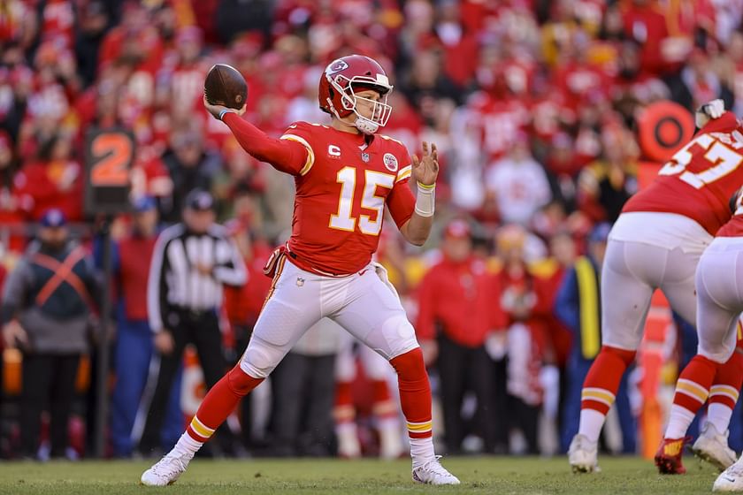 WATCH: Patrick Mahomes' insane pass at Chiefs training camp