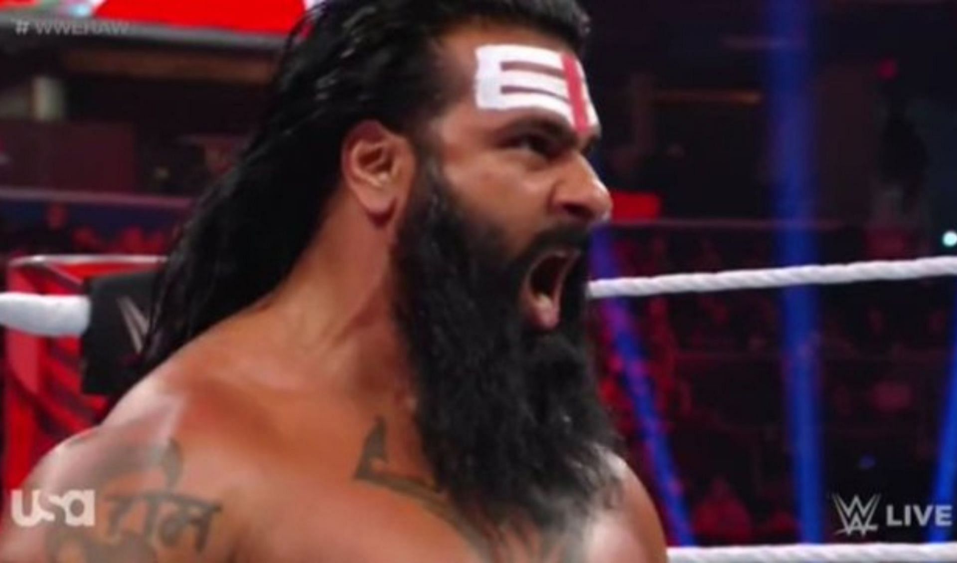 WWE Raw में दो महीनों के बाद वीर महान ने लड़ा पहला मुकाबला
