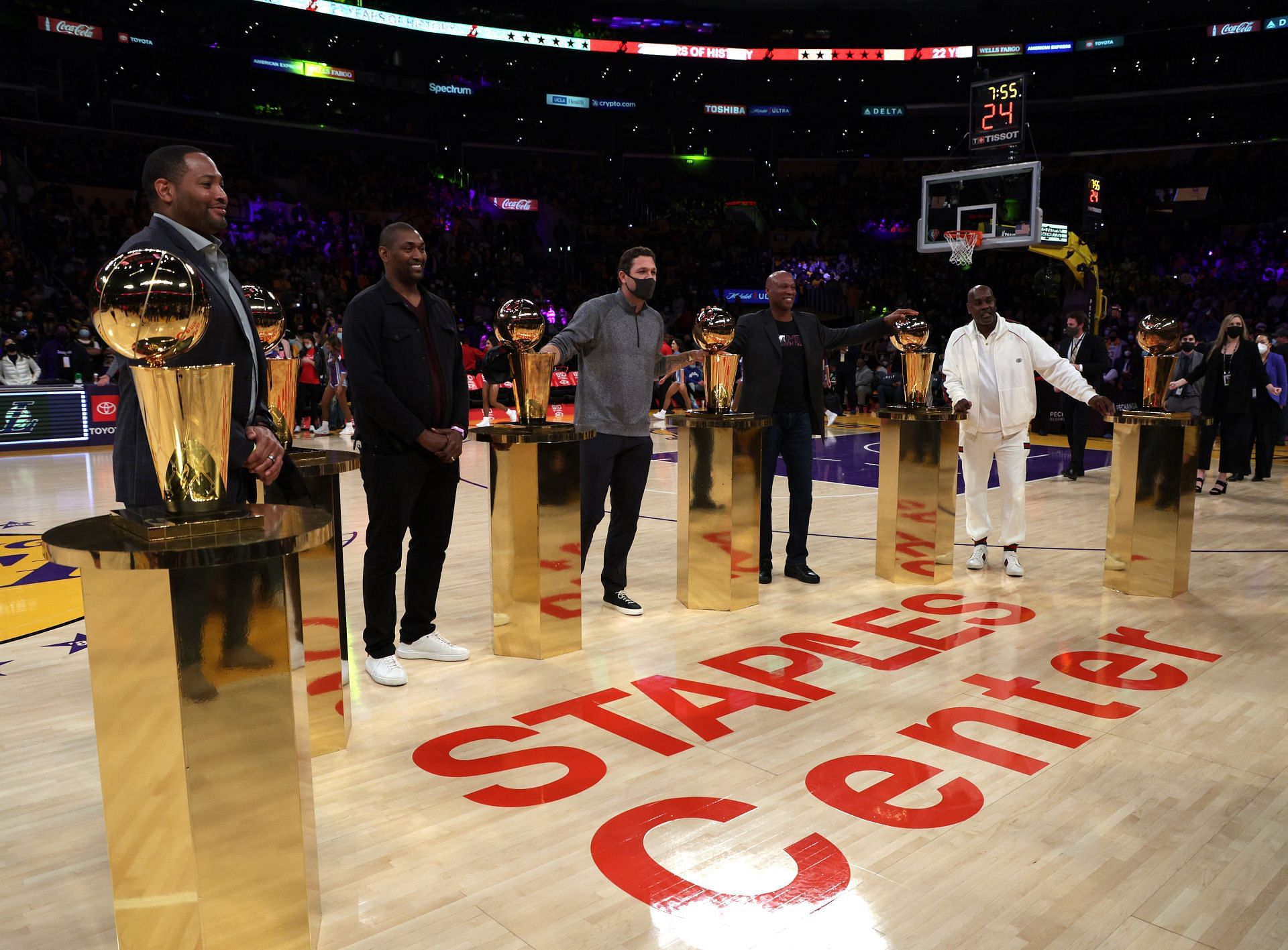 San Antonio Spurs v Los Angeles Lakers