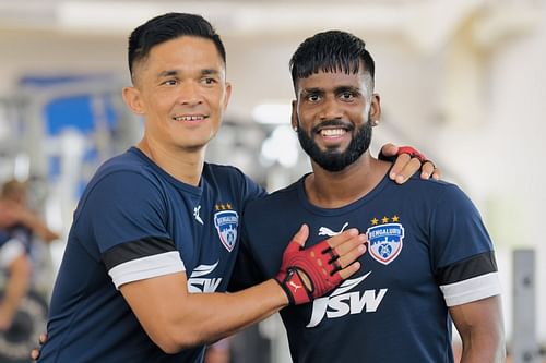 Hira Mondal (right) with BFC and India captain Sunil Chhetri. Image: @Hira_Mondal20 on Twitter