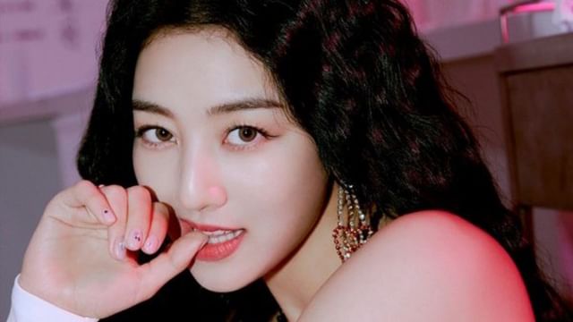 Get Well Soon”: TWICE's fans wish for Jihyo's speedy recovery as the idol gets diagnosed with COVID 19