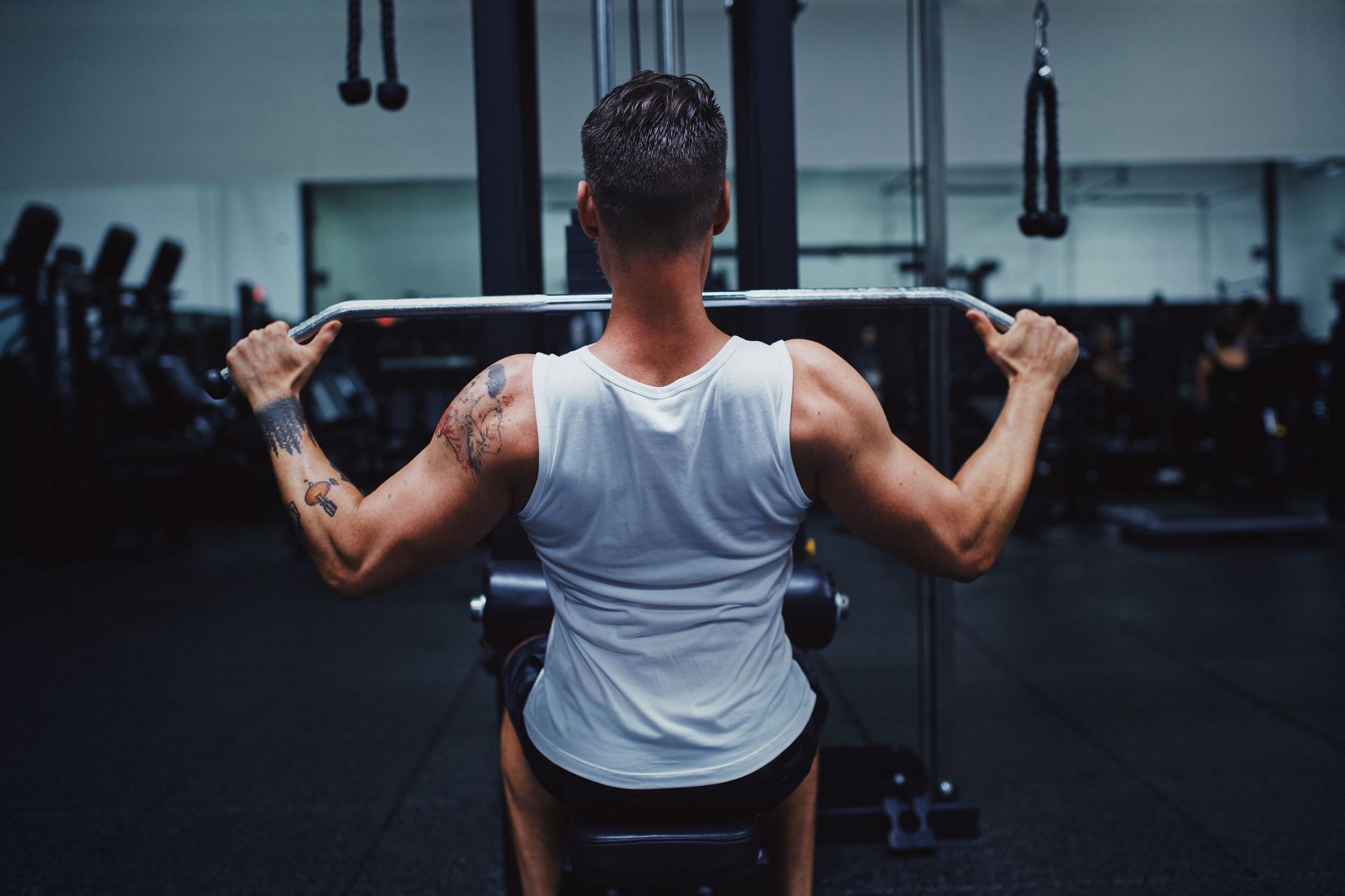 Try push-pull exercise for massive gains. (Image via Unsplash/ Gordon Cowie)