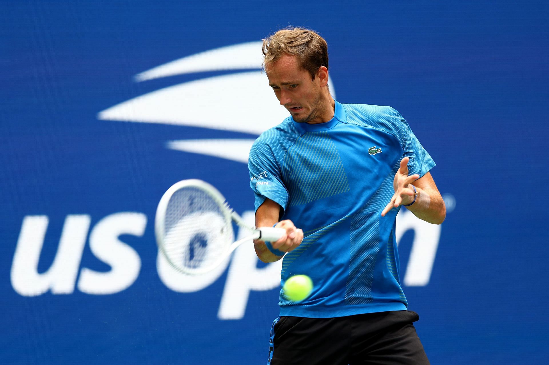 Danill Medvedev plays a forehand against Stefan Kozlov at the 2022 US Open - Day 1
