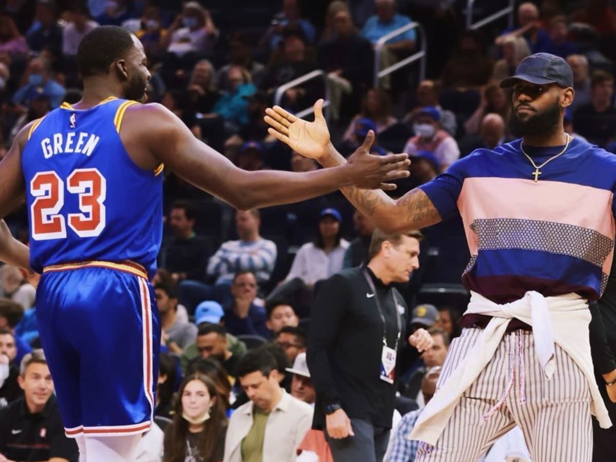 Golden State Warriors forward Draymond Green, left, and Lakers forward LeBron James