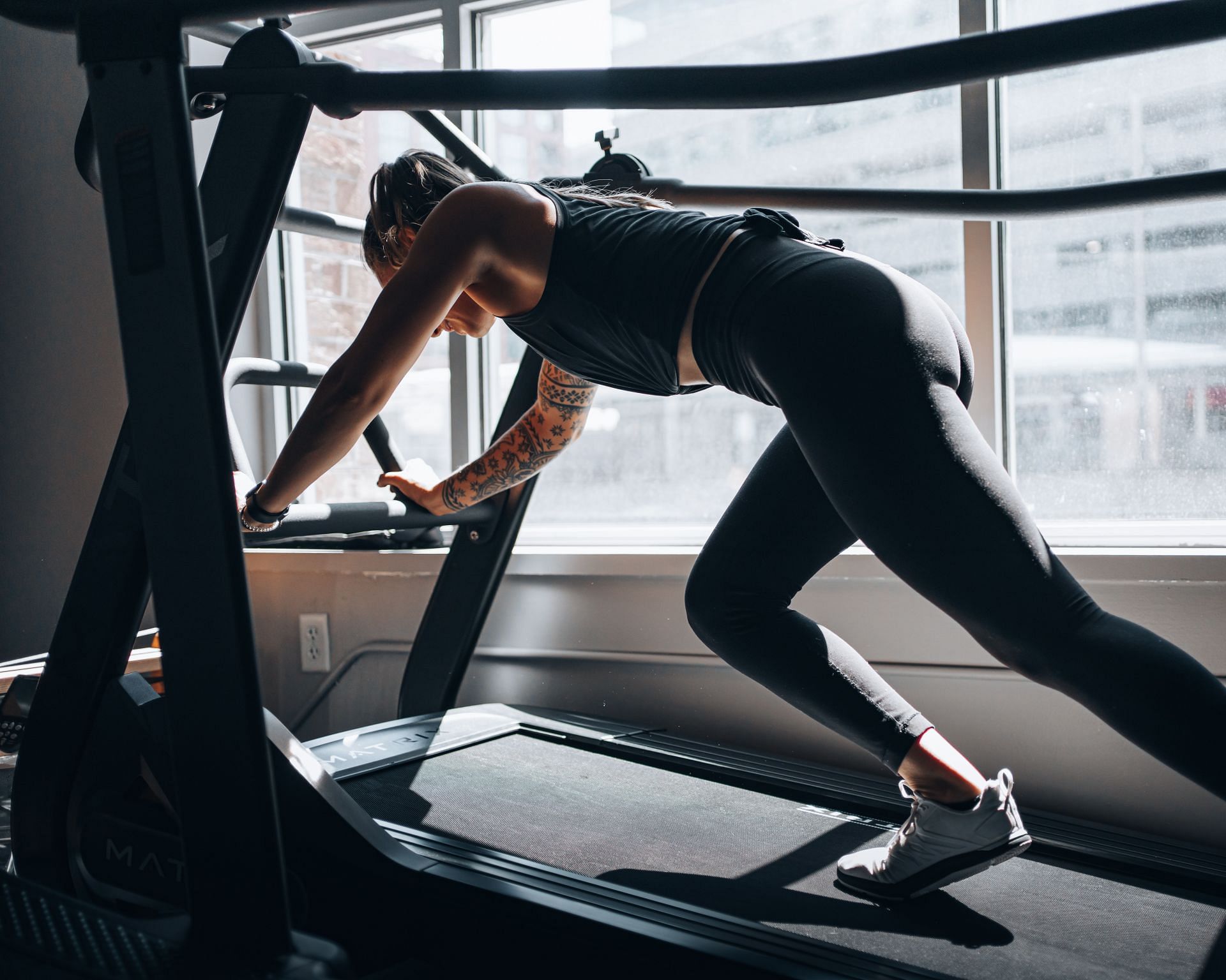 Best exercise machines to get total body workout. (Image via Unsplash/Graham Mansfield)