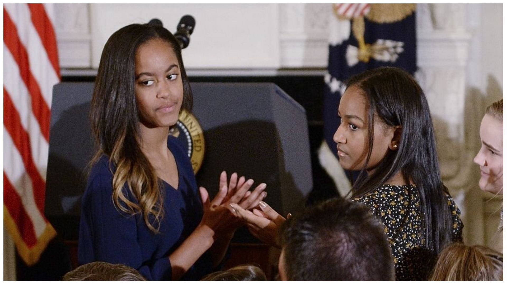 Malia Obama and Sasha Obama at a ceremony (Image via Olivier Douliery-Pool/Getty Images)