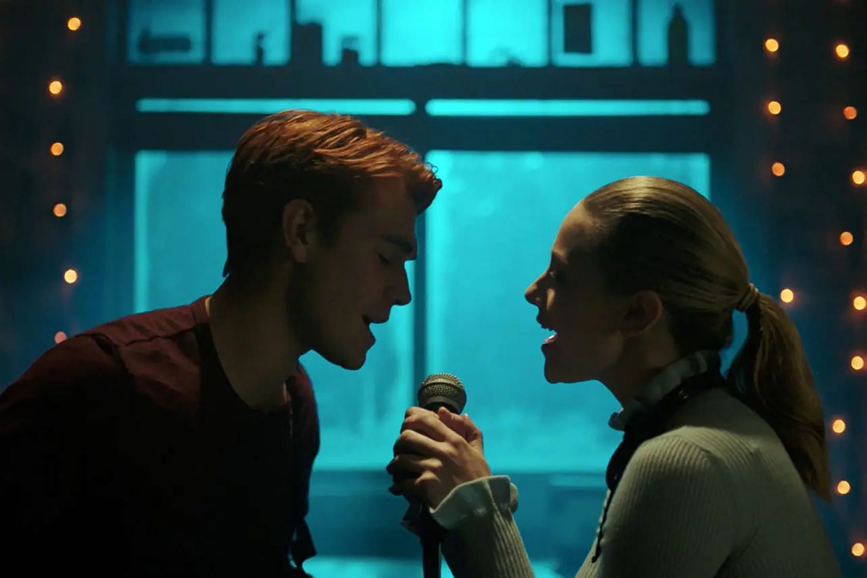 Archie and Betty rehearsing The Origin of Love (Image via The CW)