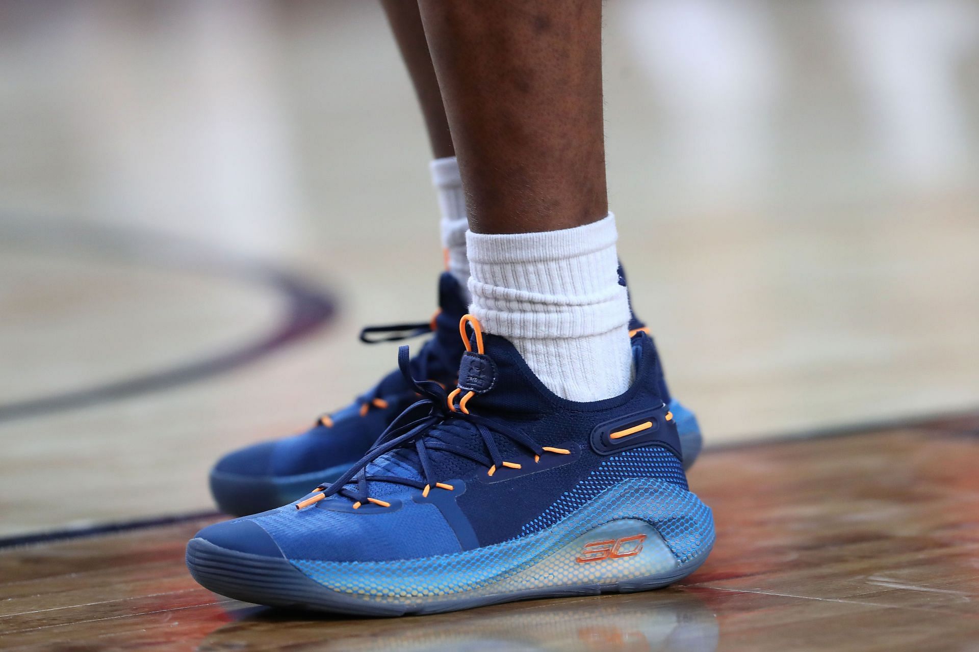 does stephen curry have his own shoes