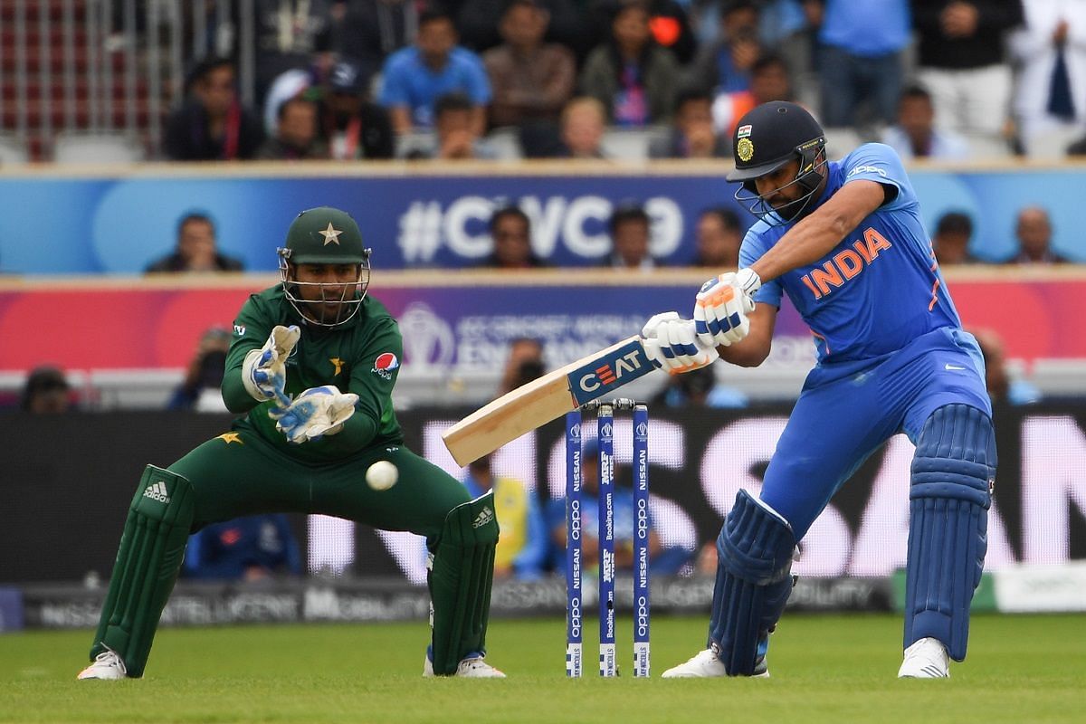पाकिस्तान के खिलाफ बल्लेबाजी करते रोहित शर्मा