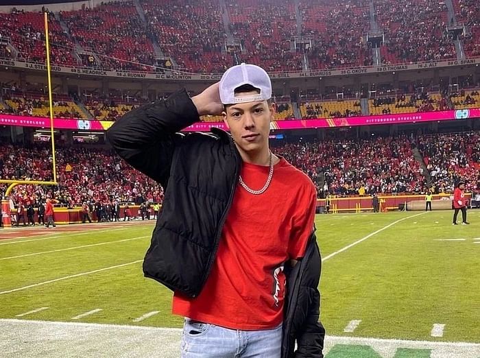 Patrick Mahomes' Brother Roasted By Bar After He Rants About