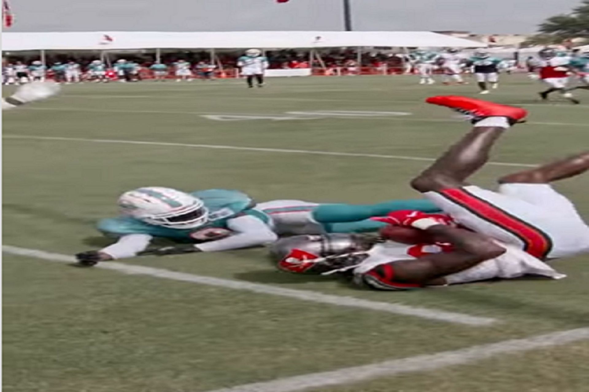 NFL: Julio Jones makes diving catch from Tom Brady at Bucs practice